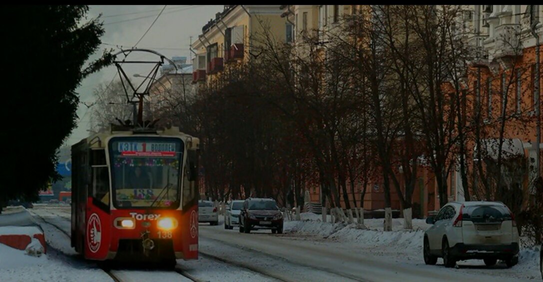 стоп кадр. около Кемеровского ЦУМа