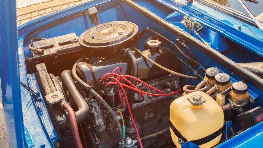 Вид подкапотного ВАЗ 2101 (копейка)