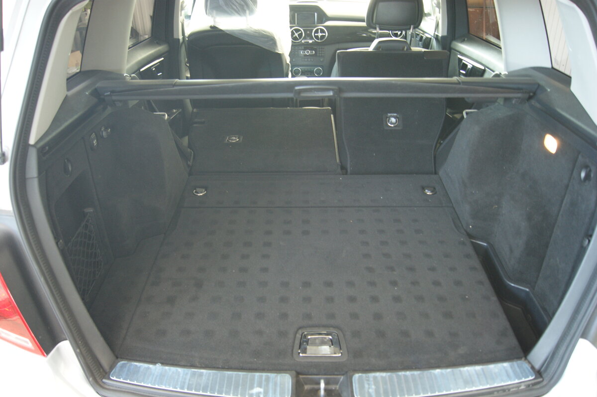 Так выглядит подготовленный багажный отсек к частичной разборке.