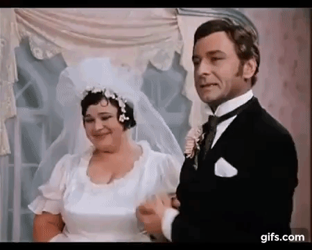 У Гайдая мадам Грицацуева выглядит так