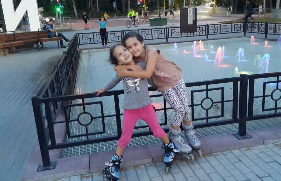 Я с младшей сестрой