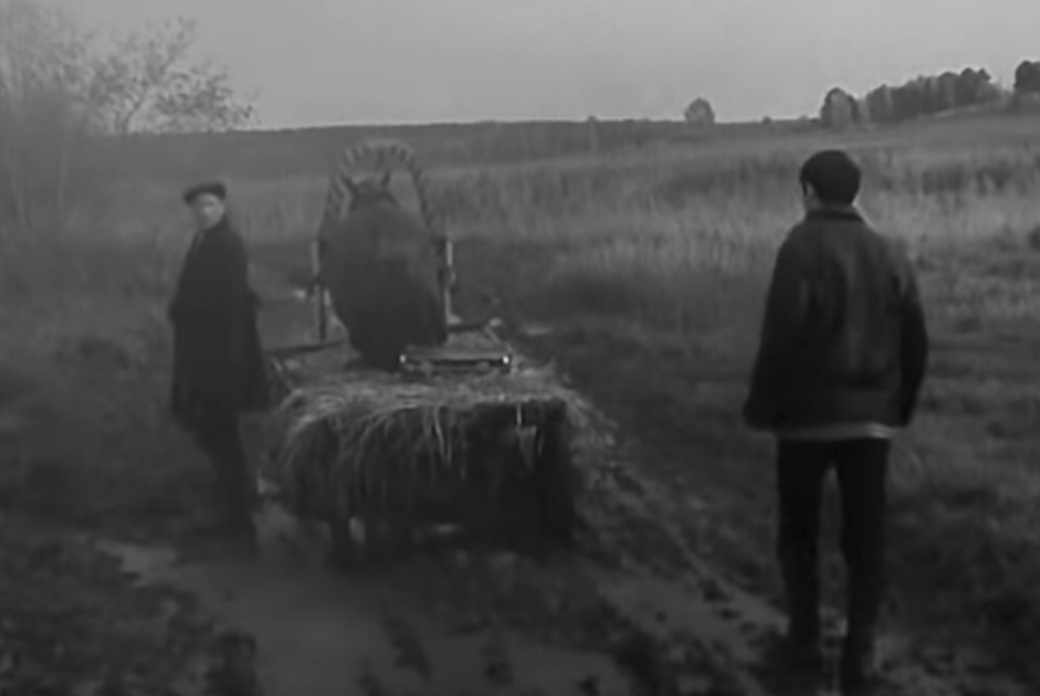 В город по бездорожью. Кадр из фильма "Алексеич"