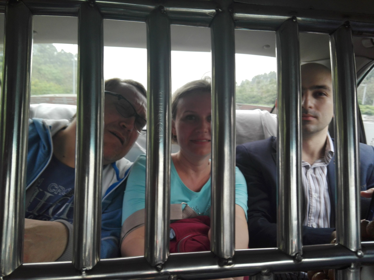 Фото сделали в такси по дороге из аэропорта в гостиницу