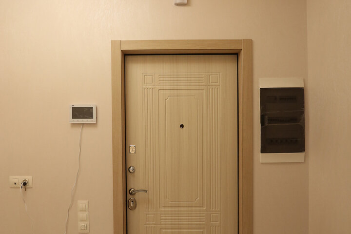 Пластиковый электрощиток в интерьере