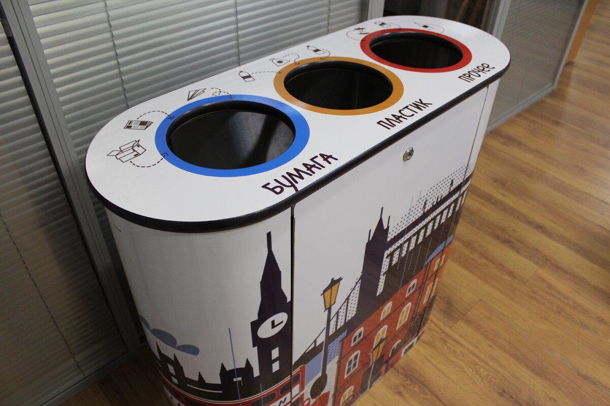 Яркие, выделяющиеся надписи. Для более подробной навигации может использоваться дополнительная табличка. 