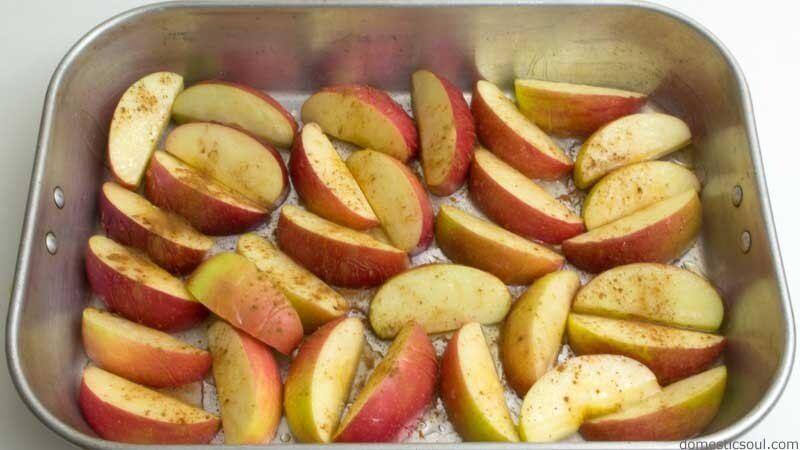 Видео: Как просто запекать яблоки в духовке