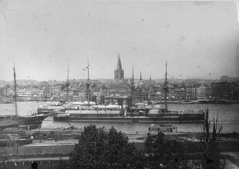 Panzerschiff_DINGYUAN_(chin.)_und_ZHENYUAN_(chin.)_(Kiel_80.681)