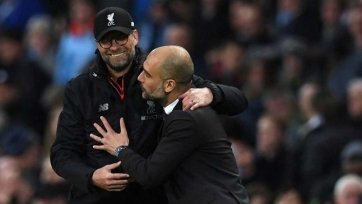 Вся слава побед чаще всего достаётся футболистам. Если выиграл «Ювентус», то спасибо Криштиану. Если в очередной раз лучшей оказалась «Барселона», то все благодаря Месси. А тренеры… ну, иногда их вспоминают, а иногда нет. Чаще всего о коучах говорят тогда, когда команда проигрывает.
