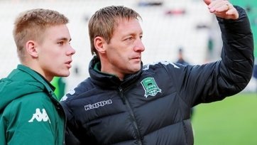 Правый защитник Михаил Тихонов, сын известного в прошлом российского футболиста Андрея Тихонова, находится на просмотре в «Тамбове», сообщает «РБ-Спорт».
