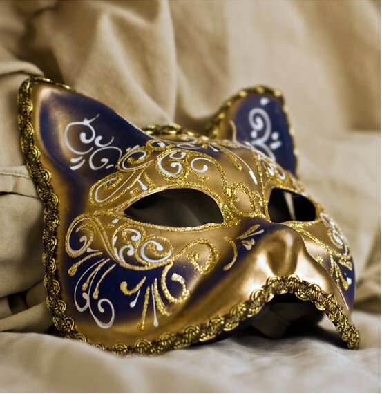 Маска 16.03 2024. Ньяга венецианская маска. Маска Гатто венецианская. Венецианский карнавал маска Гатто. Маска Гатто маска кота.