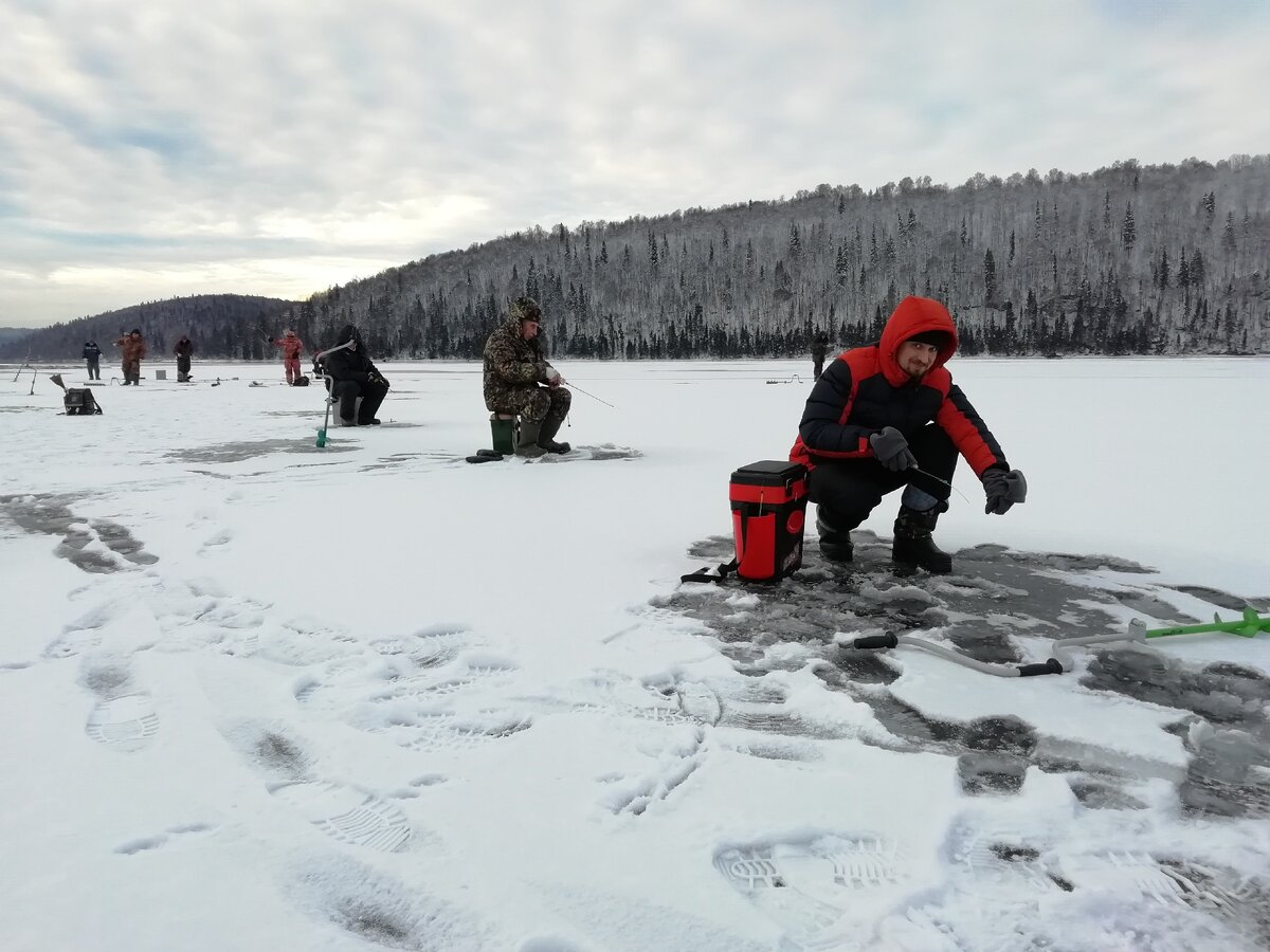 Сидим, ждем поклевок :))