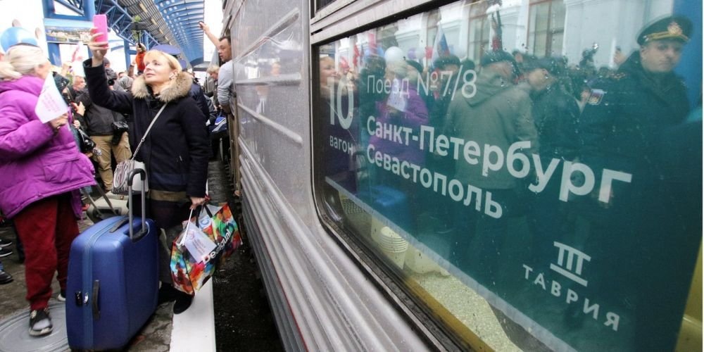 Прибытие поезда "Санкт-Петербург-Севастополь" в пункт назначения. Фото: nv.ua