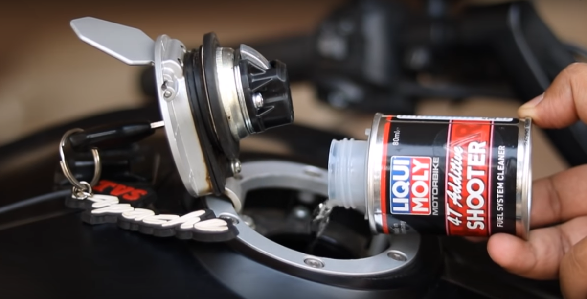 заливка присадки шутер в бак мотоцикла