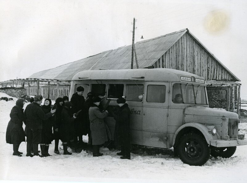 Автобусы в деревне. ПАЗ-659 автолавка. ПАЗ 742. Советские автолавки ПАЗ 659. Автолавка ЛАЗ-742б_.