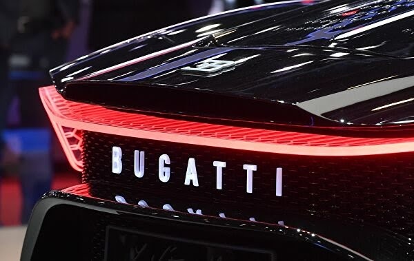 Гиперкар Bugatti La Voiture Noire на Международном Женевском автосалоне 2019