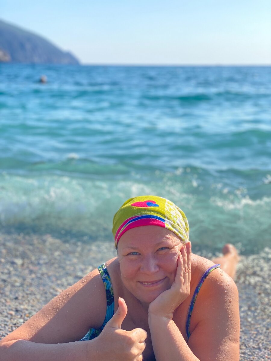 Между двумя волнами мы даже успели съездить на море