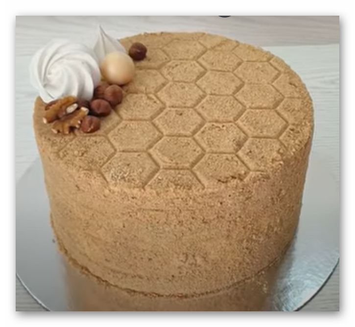 Как приготовить пышный Медовик со сметанным кремом: простой рецепт торта