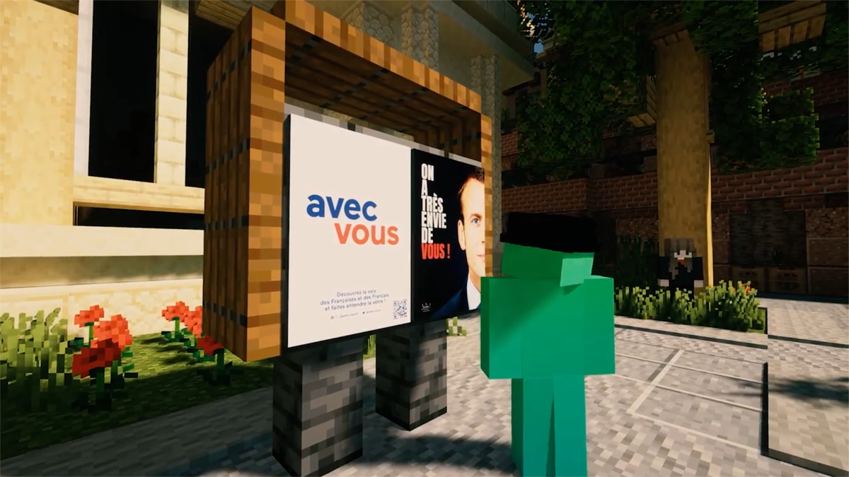 Плакаты с лицом макрона