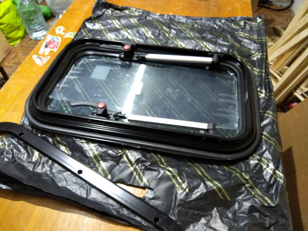 рамка - черная внизу