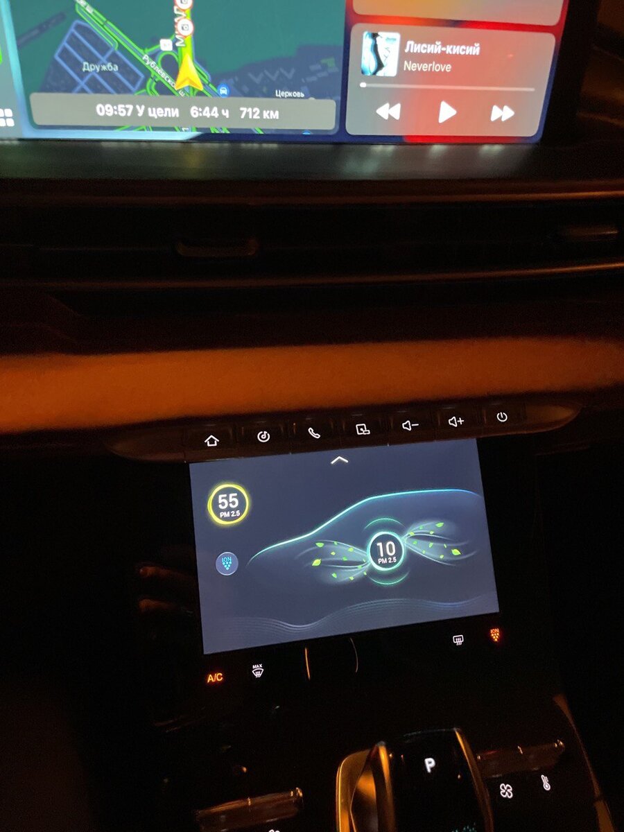 Цифра слева - количество вредностей снаружи, цифра справа - вредности в салоне