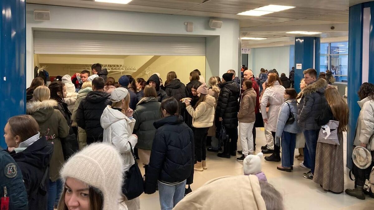    Очередь во Дворце спорта в Казани© Фото : Андрей Симоненко