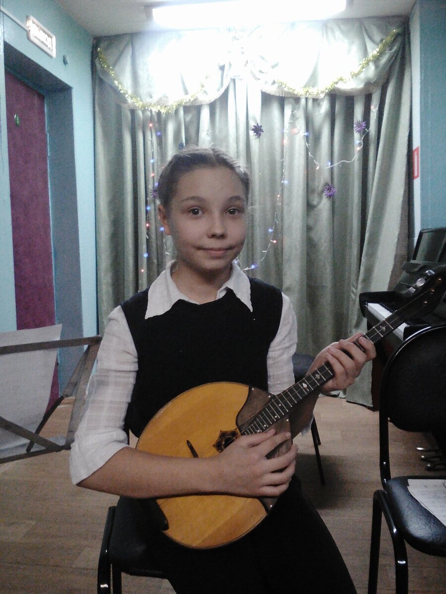 Начинающая домристка