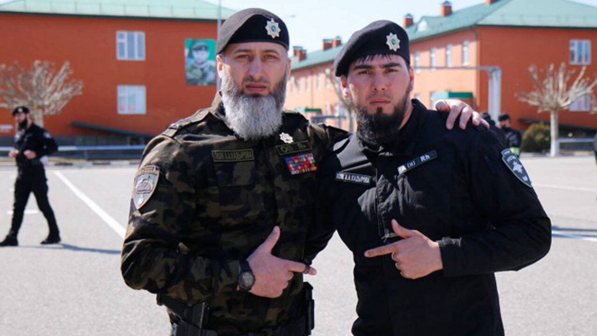 Боец назвал русской свиньей. СОБР Ахмат Грозный. Чеченский спецназ ФСИН Грозный