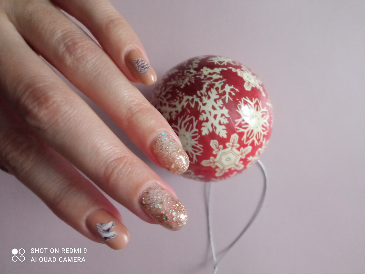 новогодний маникюр