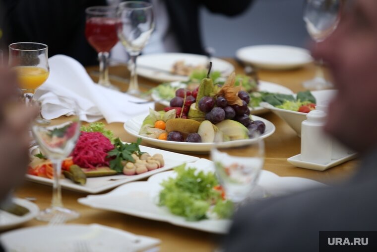    На Новый год необходимо приготавливать только один салат, считает Нурия Дианова