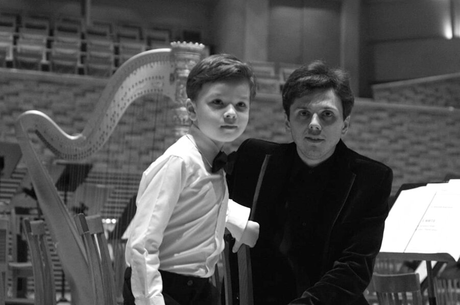   Никита Абросимов считает, что эмоциональная реакция сына на музыку является главным признаком предрасположенности к ней. Фото: Из личного архивa/