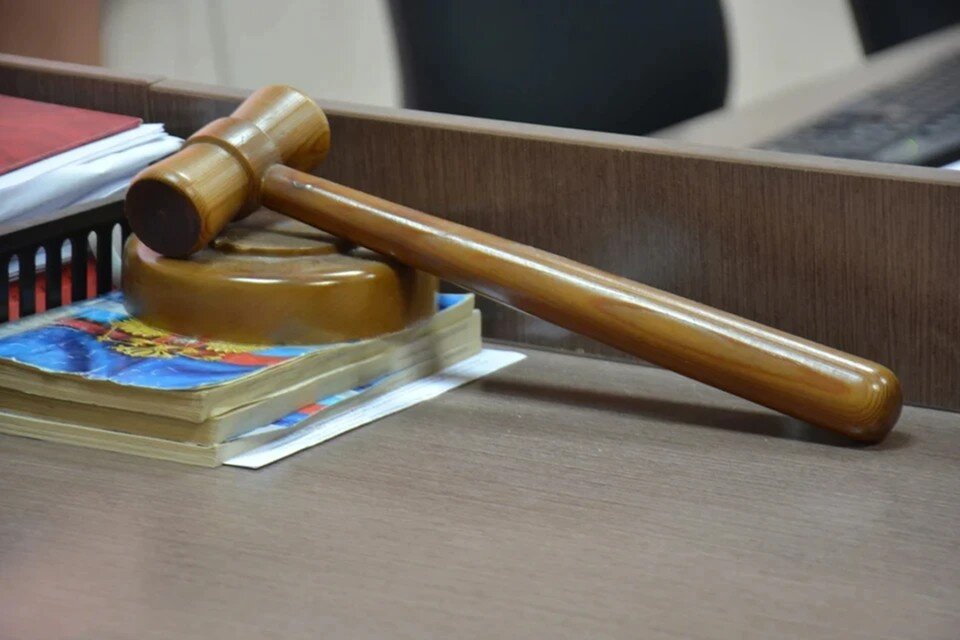     Ревнивец набросился на девушку, а затем оскорбил полицейских Андрей КОПАЛОВ, Архив «КП»