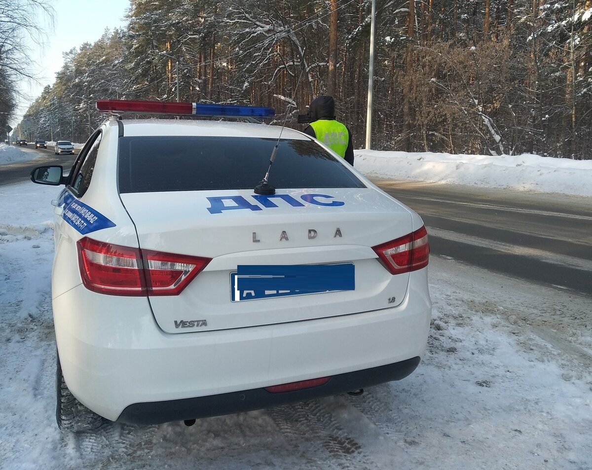 автомобиль в котором помещается 3 детских кресла