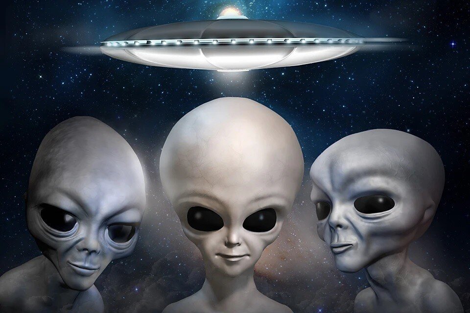     Американский сенатор утверждает, что власти США скрывают правду об НЛО  Shutterstock