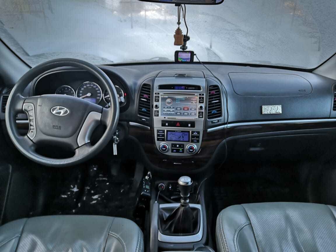 Hyundai santa fe второе поколение. Hyundai Santa Fe 2 поколения. Комплектация Хендай Санта Фе 2011г. Санта Фе 2 поколения салон. Хендай Санта Фе 2011 3.5.