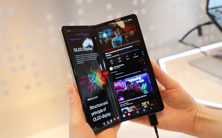    Samsung продемонстрировала «двусторонний» гибкий дисплей