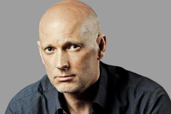    Латвийский режиссер Алвис Херманис очень недоволен правительством страны