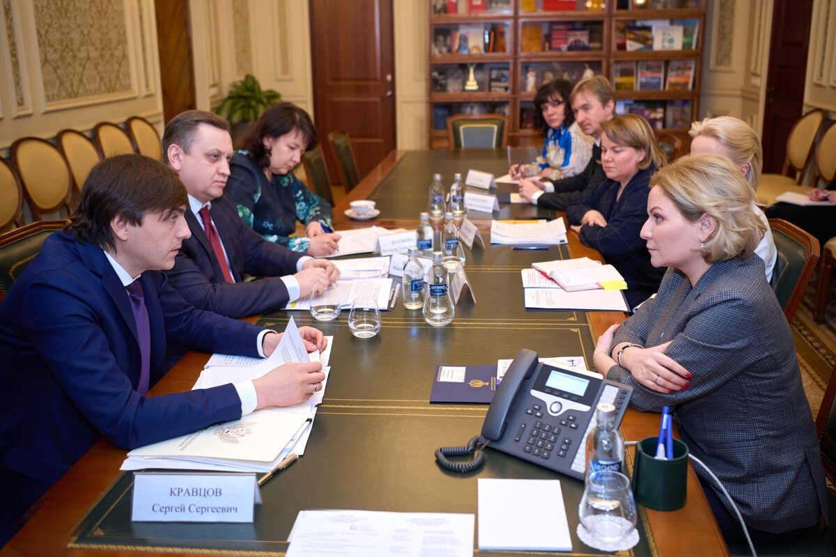 Совещание министра просвещения Кравцова и министра культуры Фото с сайта Министерства просвещения 