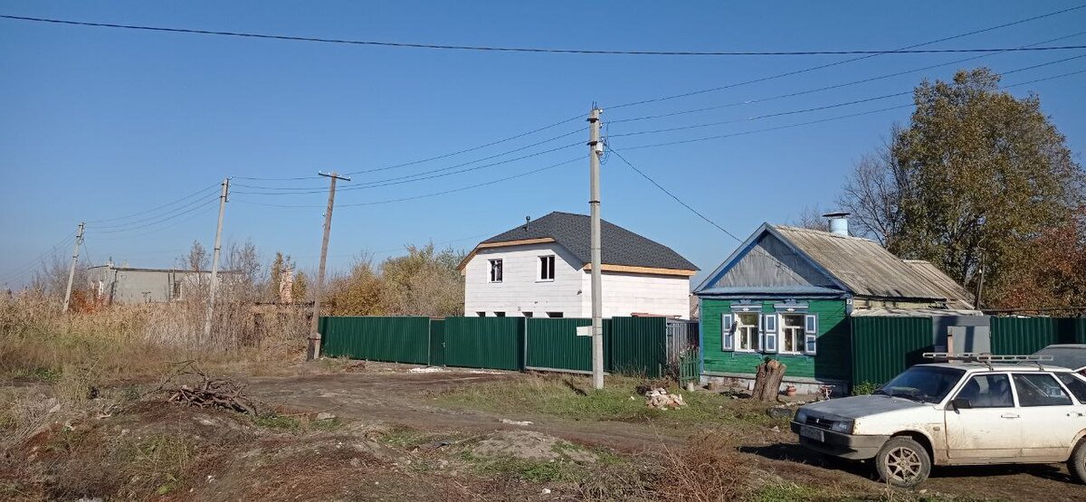 Большой и маленький дома. Фото автора