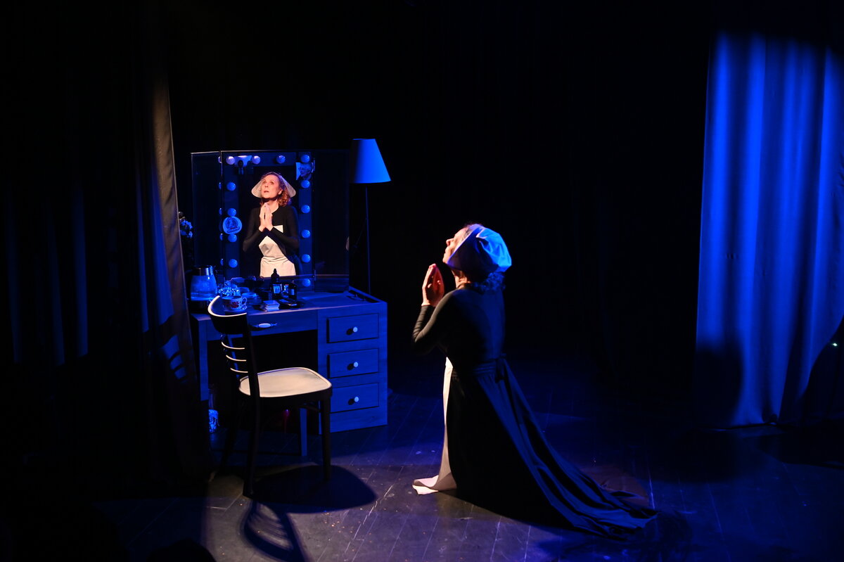     Дина Корзун в спектакле «Как я пришла в сознание» / Станислав Влайку