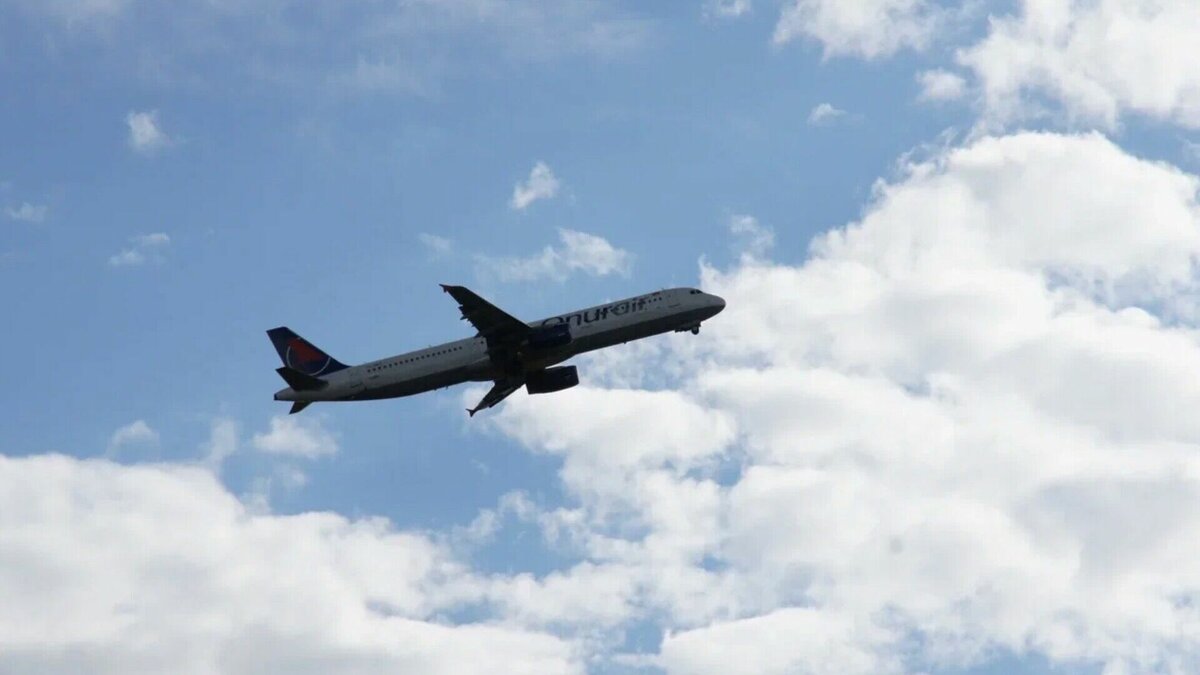     Сегодня, 14 марта, в Ненецком автономном округе отмечается мощный циклон. Из-за сильных осадков и штормового ветра рейс из Казани не смог сесть в Нарьян-Маре. Об этом пишет портал «РГ».