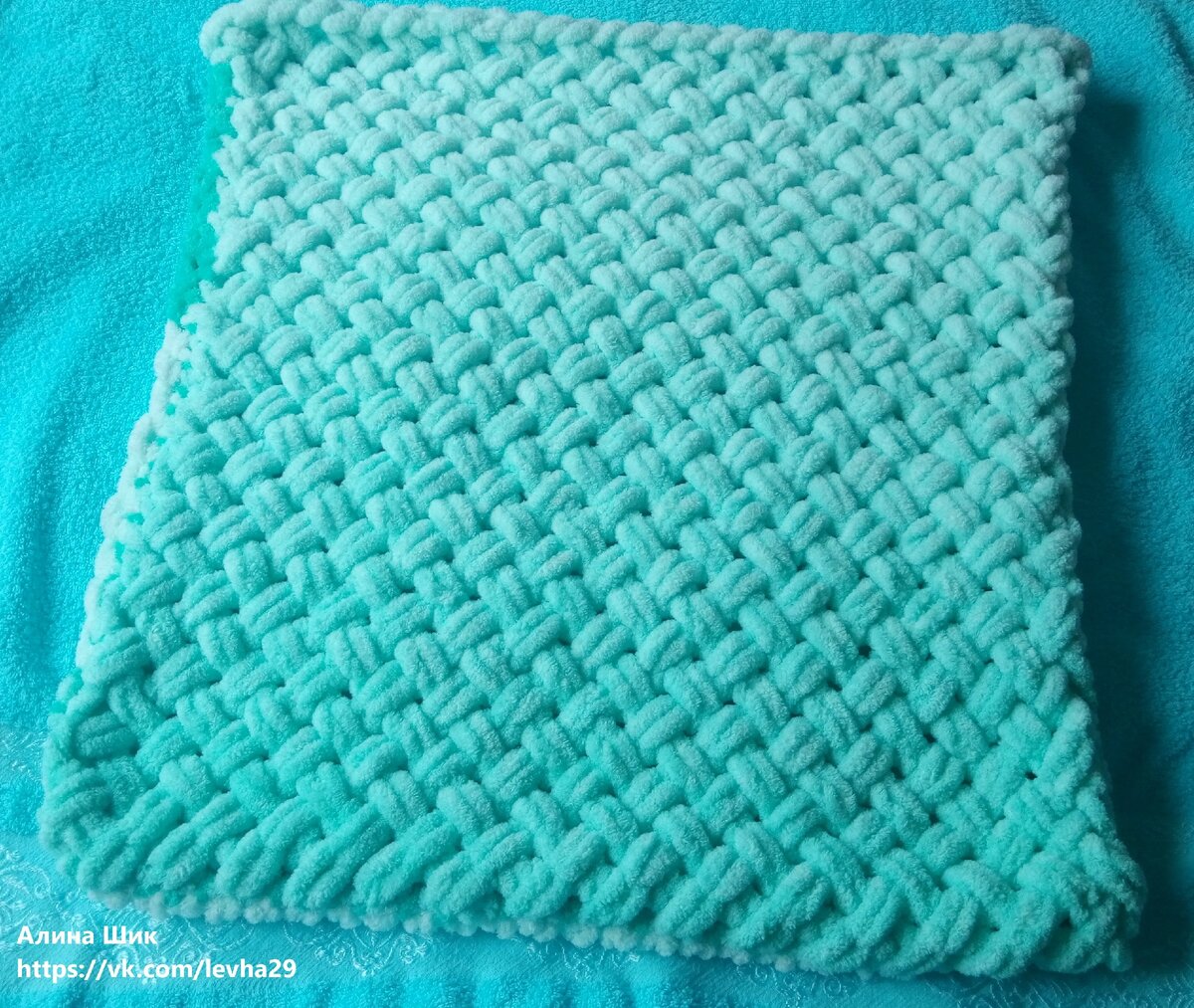 Лицевая часть наволочки с узором "плетенка".