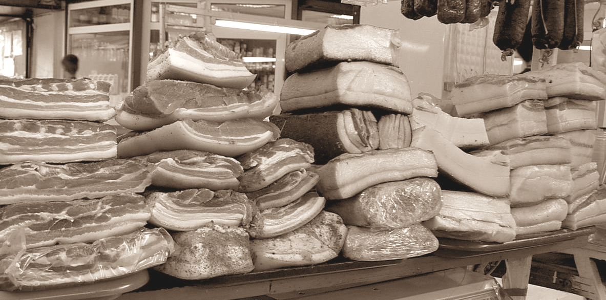 Не стесняйтесь просить попробовать готовое сало. Честный продавец не откажет