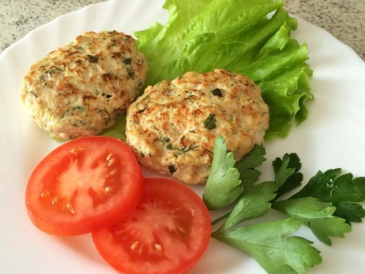 Кабачково-куриные котлеты.