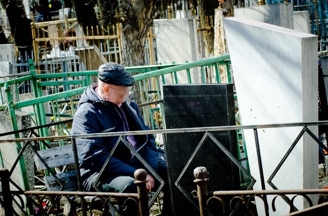   Можно же разрешить посещение и поодиночке,не собираясь?
