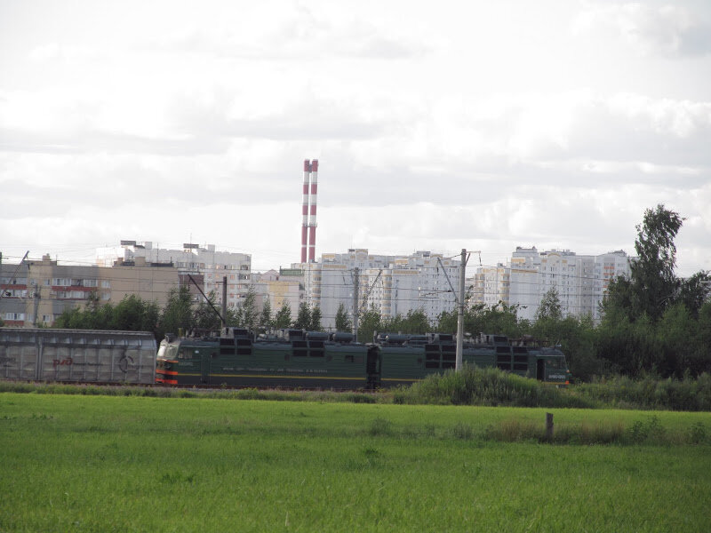 Далека московская. Деревня Новокурьяново Южное Бутово. Новокурьяново. Новокурьяново почему вокруг железная.