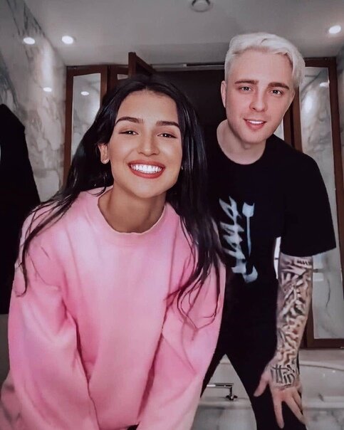 Дина и Егор всё чаще стали записывать совместные видео в tik-tok.Подписчики уверены что у ребят роман!Правда это или нет ты узнаешь прямо сейчас.Читай!