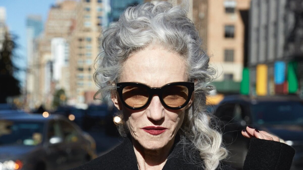 Очки актуальной формы на зрелой даме. /Фото: i-d-images.vice.com