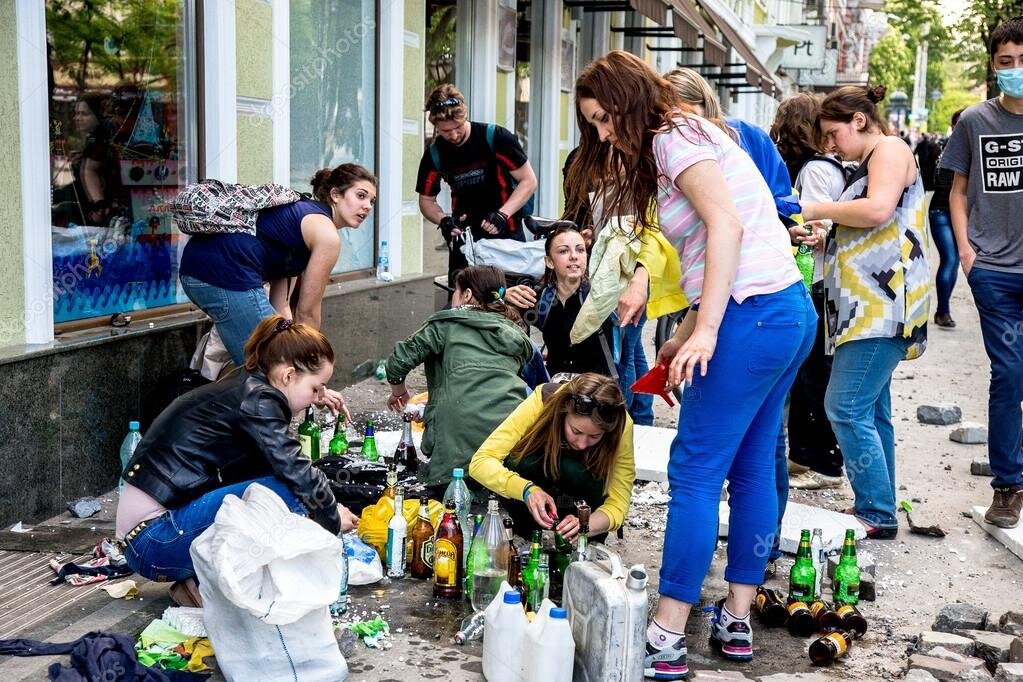 Народный референдум в восточной Украине отмечается рекордной явкой и пожарами. Ф