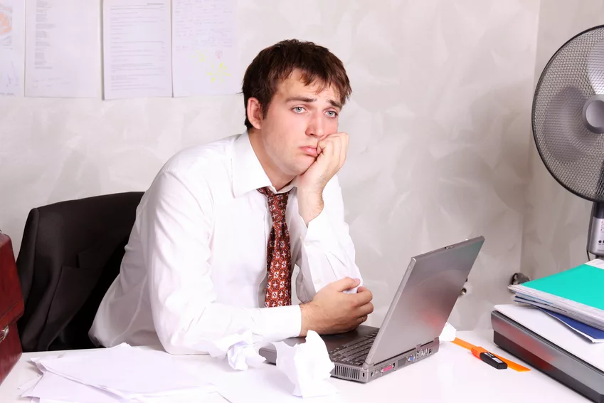 Сотрудник задолбалсо, фото в цвете, 20ХХ