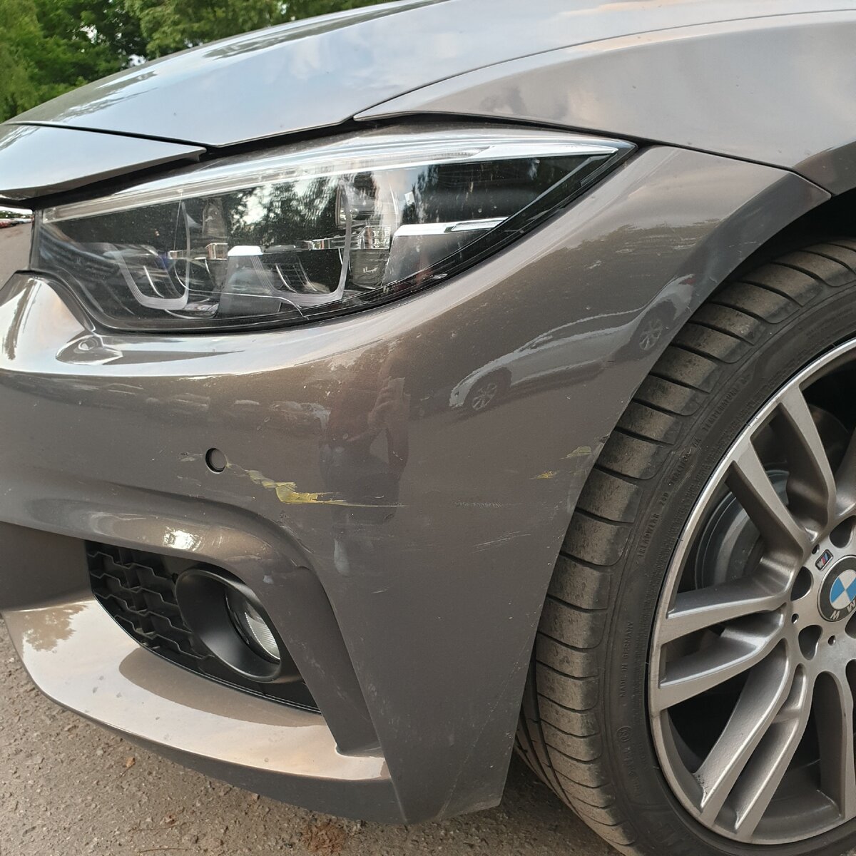 Маленькая царапина на фаре